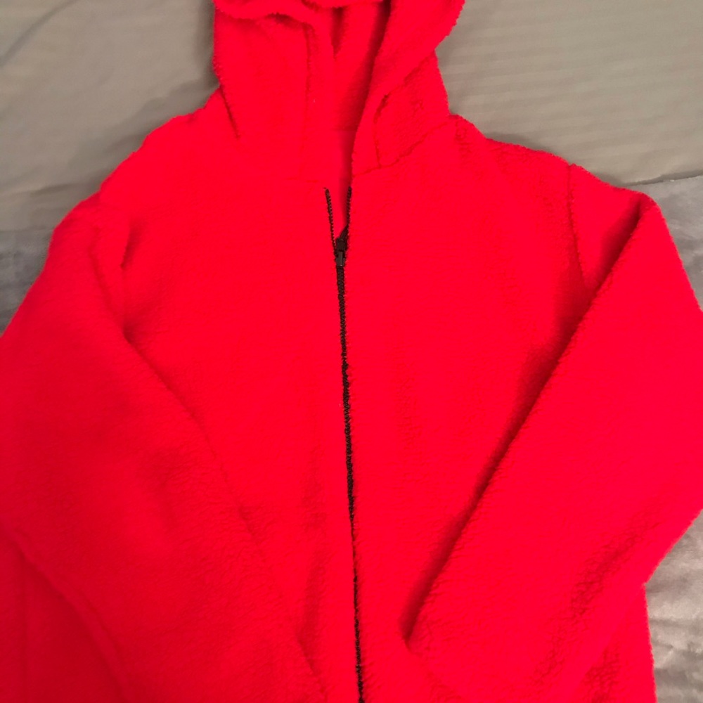 Red jacket - Picture 2 of 3